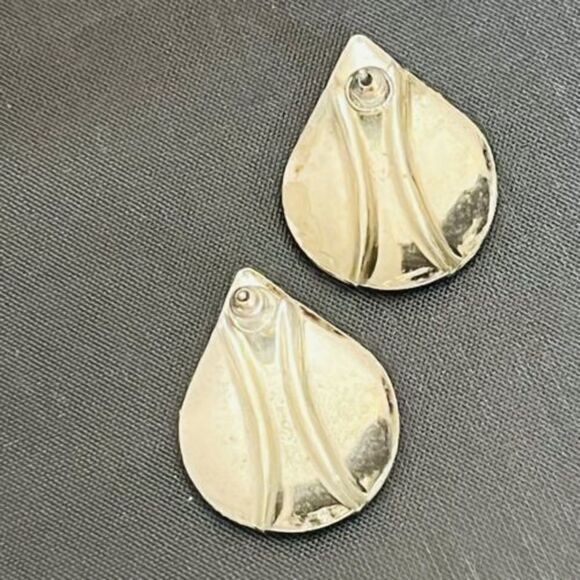 Vintage Enamel Apricot Silver Tone Pierced Lady Bug Shape Earrings 4263 - Picture 5 of 6